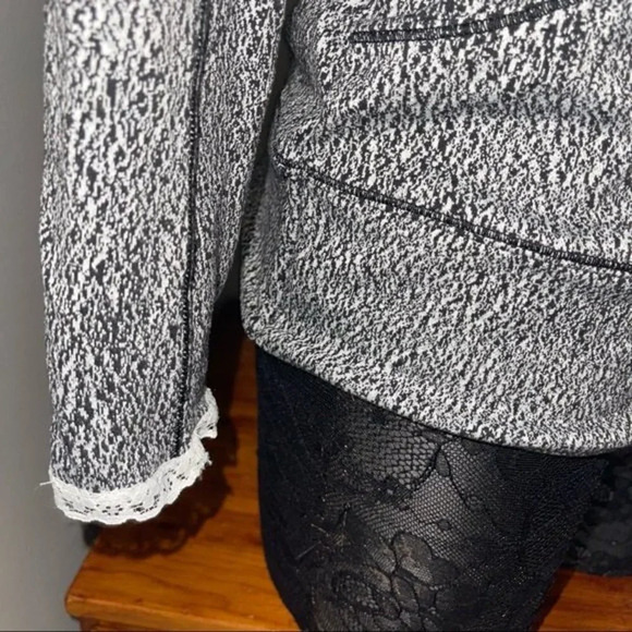 Lululemon Rush Hour 1/2 Zip size 6 ❤️ - Picture 5 of 10